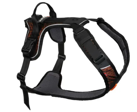 A versatile padded harness for dogs, developed for active everyday life together. This harness is unique due to the high