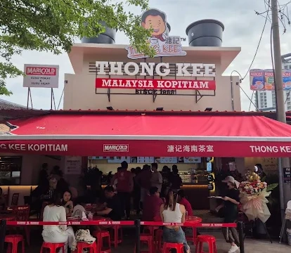 A new Thong Kee branch outlet just opened at Ara Damansara and we headed there for their beverage and their famous snack